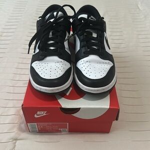 Nike Black and White Women's Sneakers